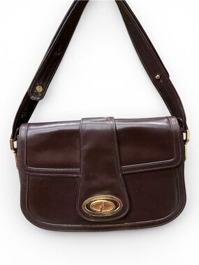 Vintage Gucci Brown Leather Shoulder Bag Wood Turn Lock 70s 80s Adjustable Strap